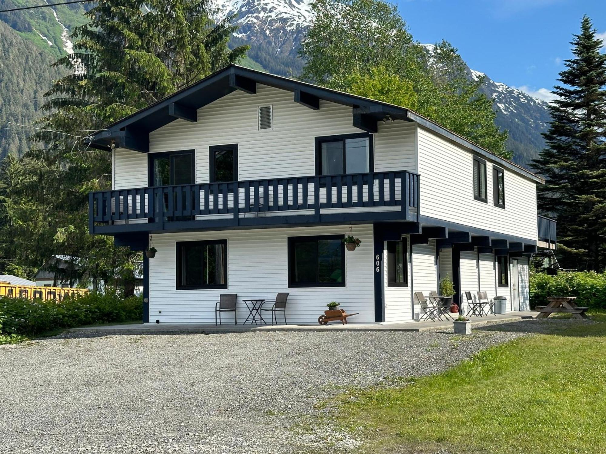 Bear Valley Guesthouse Stewart 外观 照片